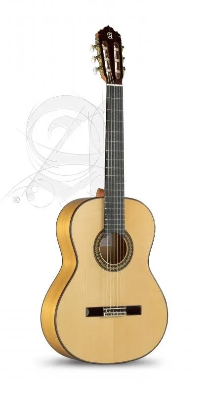 Alhambra Kytara 4/4, německý smrk, masivní cypřiš, ebenový hmatník, průhledný pickguard.