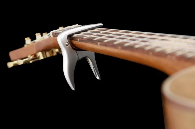 Ortega kapodastr ukulele/banjo, chrom