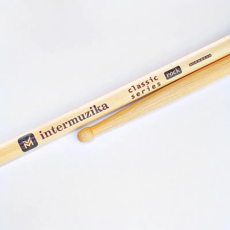 Vic Firth Rock American Classic bubenické paličky, hickory, délka: 406mm, průměr: 15,1mm