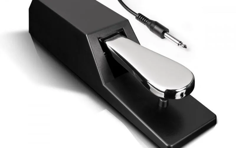 Alesis univerzální sustain pedál
