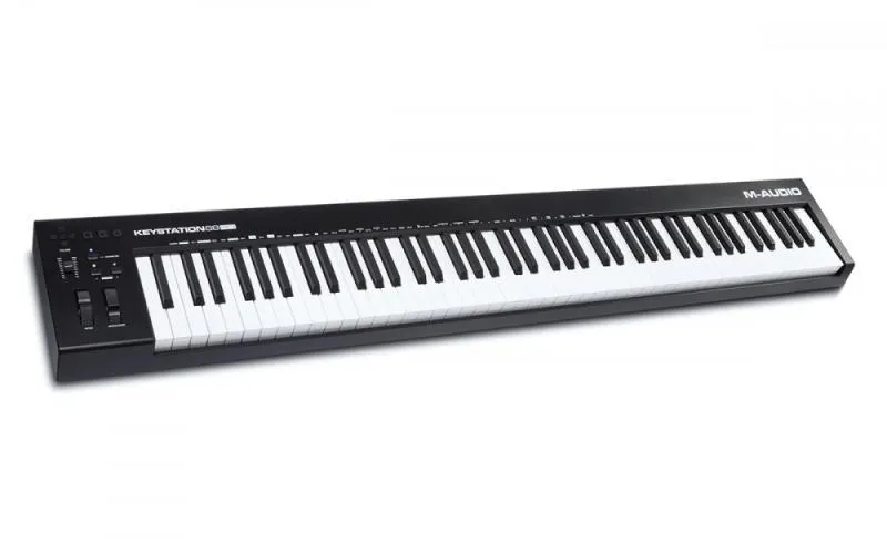 M-Audio MIDI klávesnice, 88 dotykově citlivých kláves, MIDI, transportní tlačítka
