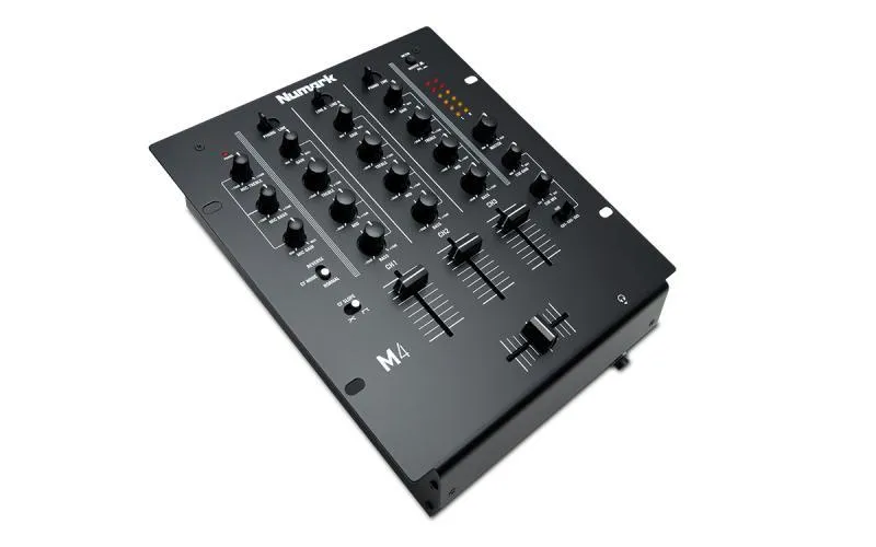 Numark DJ mixážní pult, 3 ch, 4/6 line přepínatelné, 2 phono, 1 mic, 3 pásmový EQ