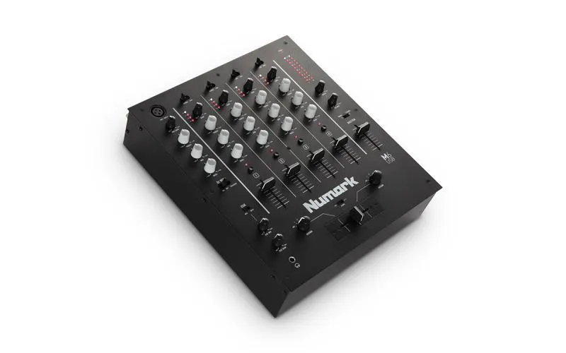 Numark DJ keverník, 4 ch, 4 line, 2 phono, USB