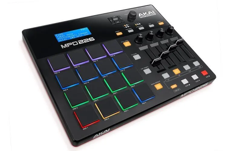 Akai Pro USB/MIDI kontroler, 16 MPC pad, 4 bank, 4 fader, 4 otočné ovladače