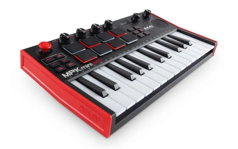 Akai Pro USB/MIDI kontroler, 25 kláves, 8 pad, joystick, vstup pro sustain