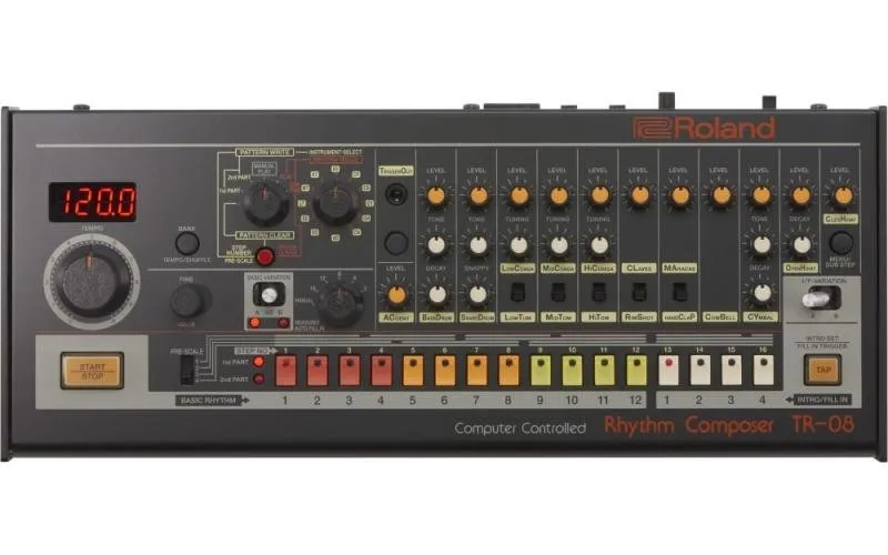 Roland syntezátor TR-808, kompaktní, ikonický zvuk, analogové bicí