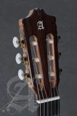 Alhambra ALH-7P ClassicAlhambra Gitár Classic Cédrus, tömör indiai rózsafa, (koncert méret) ébenfa f