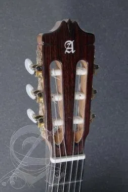 Alhambra ALH-7C ClassicAlhambra Gitár 7 C Classic Cédrus, tömör mahagóni, (koncert méret) ébenfa fog