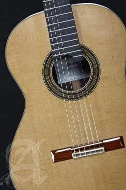 Alhambra ALH-J.M. Moreno + caseAlhambra Gitár José Miguel Moreno Serie C Cédrus, tömör indiai rózsaf