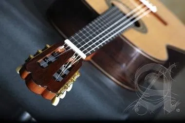 Alhambra ALH-J.M. Moreno + caseAlhambra Gitár José Miguel Moreno Serie C Cédrus, tömör indiai rózsaf