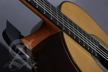 Alhambra ALH-J.M. Vilaplana NT + caseAlhambra Gitár José María Vilaplana Serie NT Cédrus, tömör indi