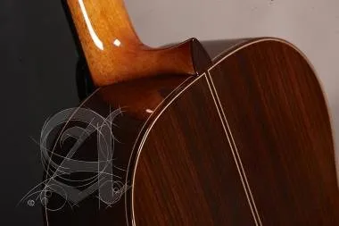 Alhambra ALH-Linea Profesional + caseAlhambra Gitár Línea Profesional, Cédrus, tömör indiai rózsafa,