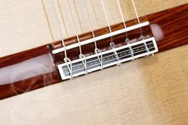 Alhambra ALH-Linea Profesional + caseAlhambra Gitár Línea Profesional, Cédrus, tömör indiai rózsafa,