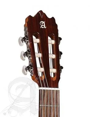 Alhambra ALH-3F CW E1Alhambra Gitár 3 F-CW-E1 Cédrus, mahagóni, indiai rózsafa fogólap. Fishman előe
