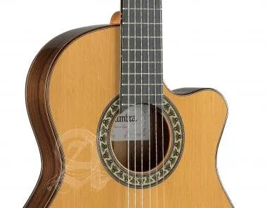 Alhambra ALH-5P CT E2Alhambra Gitár indiai rózsafa, ébenfa fogólap és belső erősítés a nyakon. Fishm