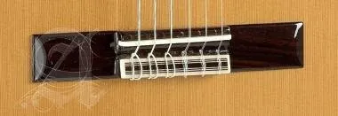Alhambra ALH-5P CT E2Alhambra Gitár indiai rózsafa, ébenfa fogólap és belső erősítés a nyakon. Fishm