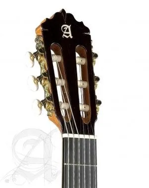 Alhambra ALH-5P CT E2Alhambra Gitár indiai rózsafa, ébenfa fogólap és belső erősítés a nyakon. Fishm