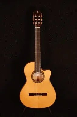 Alhambra ALH-7Fc CT E2Alhambra Gitár Német lucfenyő, tömör ciprusfa, ébenfa fogólap. Fishman előerős