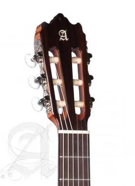Alhambra ALH-3F CT E1Alhambra Gitár 3 F-CT-E1 Cédrus, mahagóni, indiai rózsafa fogólap. Fishman előe