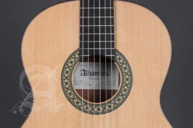 Alhambra ALH-4 OPAlhambra Gitár 4 OP, cédrus, indiai rózsafa, ébenfa fogólap.