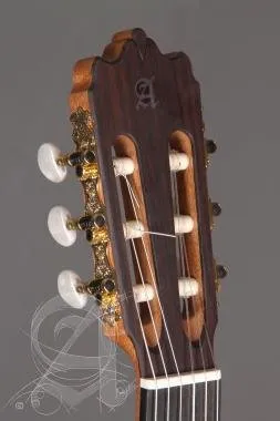 Alhambra ALH-4 OPAlhambra Gitár 4 OP, cédrus, indiai rózsafa, ébenfa fogólap.