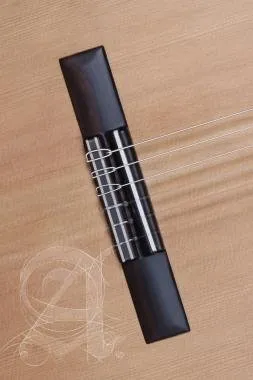 Alhambra ALH-1OP SAlhambra Gitár 1 OP Senorita (7/8) vörös cédrus, mahagóni, indiai rózsafa fogólap.