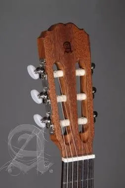 Alhambra ALH-1OP RAlhambra Gitár 1 OP Guitarra (1/2)vörös cédrus, mahagóni, indiai rózsafa fogólap.
