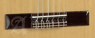 Alhambra ALH-2CAlhambra Gitár 2 C cédrus, mahagóni, indiai rózsafa fogólap. Duplán szegélyezett.