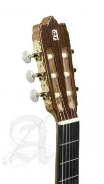 Alhambra ALH-4PAlhambra Gitár 4P Cédrus, indiai rózsafa, ébenfa fogólap.