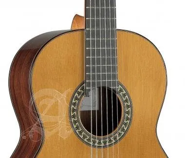 Alhambra ALH-5PAlhambra Gitár 5P Cédrus, indiai rózsafa, ébenfa fogólap, ébenfa belső erősítés a nya
