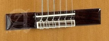 Alhambra ALH-5PAlhambra Gitár 5P Cédrus, indiai rózsafa, ébenfa fogólap, ébenfa belső erősítés a nya