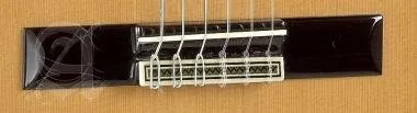Alhambra ALH-8PAlhambra Gitár 8P Cédrus, tömör indiai rózsafa, ébenfa fogólap. Ébenfa belső erősítés