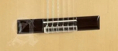 Alhambra ALH-10Fc + caseAlhambra Gitár Német lucfenyő, tömör ciprusfa, ébenfa fogólap, Tokkal.