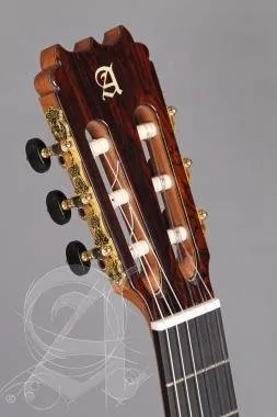 Alhambra ALH-10 Fp Piñana + caseAlhambra Gitár Német lucfenyő, tömör indiai rózsafa, ébenfa fogólap,