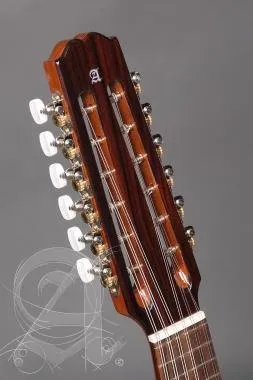 Alhambra ALH-B-3 CAlhambra Gitár B-3 C Cédrus, mahagóni indiai rózsafa fogólap.