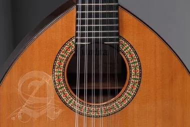 Alhambra ALH-B-4 PAlhambra Gitár B-4 P Cédrus, indiai rózsafa, ébenfa fogólap.