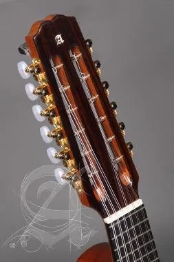 Alhambra ALH-B-4 PAlhambra Gitár B-4 P Cédrus, indiai rózsafa, ébenfa fogólap.