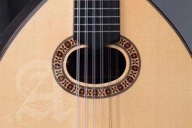 Alhambra ALH-L-6 P AAlhambra Gitár L-6 P A Német lucfenyő, indiai rózsafa, ébenfa fogólap.