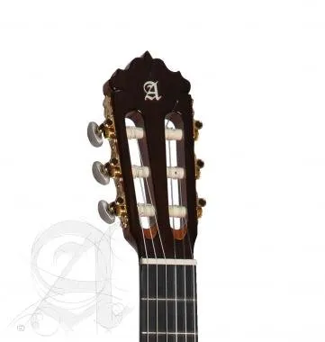 Alhambra ALH-Requinto 5P CWAlhambra Gitár Requinto 5P CW cédrus, indiai rózsafa, ebony fogólap.