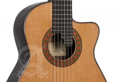 Alhambra ALH-Requinto 9P CW + caseAlhambra Gitár Requinto 9P CW Cédrus, tömör indiai rózsafa, ébenfa