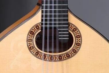 Alhambra ALH-B-6 FcAlhambra Gitár B-6 Fc Német lucfenyő, tömör ciprusfa, ében fogólap. Calvete típus