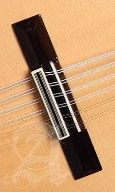 Alhambra ALH-B-6 FcAlhambra Gitár B-6 Fc Német lucfenyő, tömör ciprusfa, ében fogólap. Calvete típus