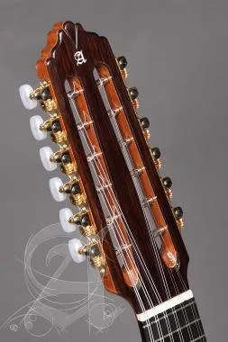 Alhambra ALH-B-6 FcAlhambra Gitár B-6 Fc Német lucfenyő, tömör ciprusfa, ében fogólap. Calvete típus