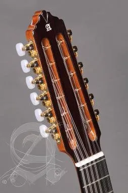 Alhambra ALH-L-6 FcAlhambra Gitár L-6 Fc Német lucfenyő, tömör ciprusfa, ébenfa fogólap.