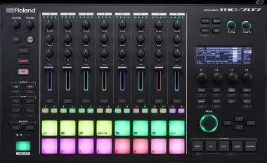 Roland MC-707 bővíthető sampler groovebox