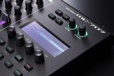 Roland MC-707 bővíthető sampler groovebox