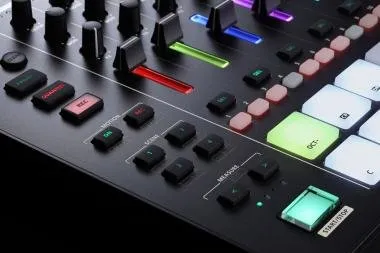 Roland MC-707 bővíthető sampler groovebox