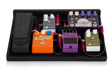 Gator GPT-BLACK fa pedal board hordtáskával, 46x30,5 cm