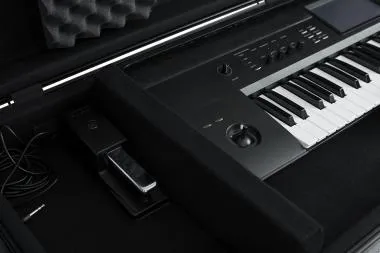 Gator GTSA-KEY76 TSA öntött műanyag keyboard keménytok 76 billentyűs hangszerhez, kerekekkel