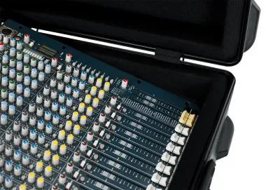 Gator GTSA-MIX192108 TSA öntött műanyag keménytok keverőpulthoz vagy kellékekhez, TSA reteszekkel, 19